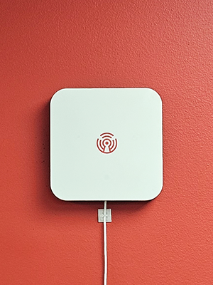 AVTECH Room Alert MAX RAMAX-BAS-EWB Monitor Ambiental Sem Fios com Ethernet/PoE