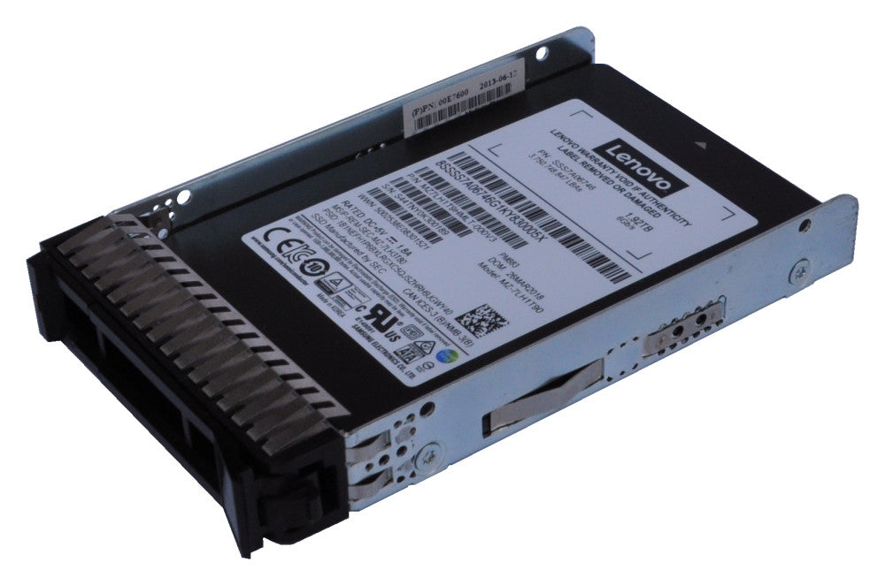 Lenovo PM883 básico - SSD - 240 GB - intercambiable en caliente - 2,5" - SATA 6 Gb/s - para ThinkAgile VX Certified Node 7Y94, dispositivo ThinkAgile VX3320, dispositivo VX7520